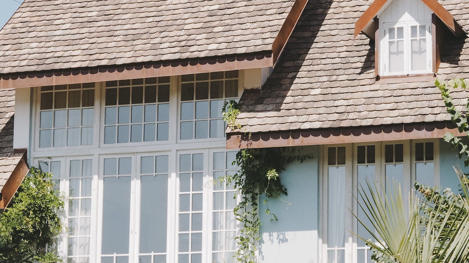 Choosing the Right Shingle Colour for Your Home